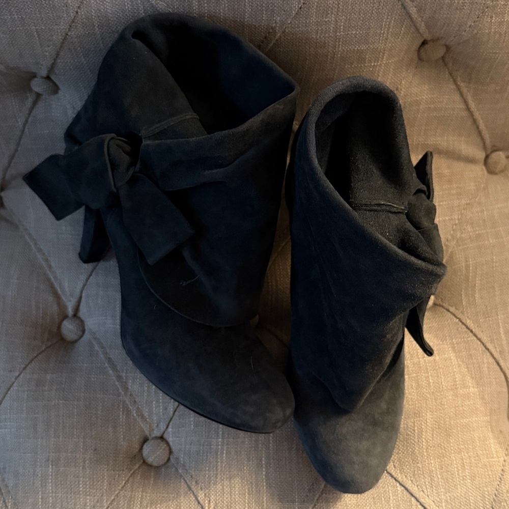 Valentino “Red” label - slouchy teal suede booties - round toe